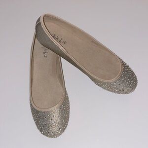 SPARKLE BALLET FLATS, Tan/beige with sparkle gems Size 6, perfect for holidays